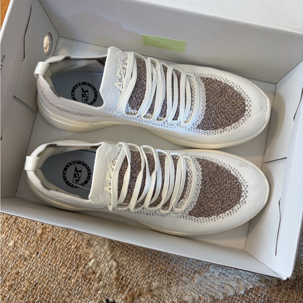 APL Ivory and Chocolate Women's Techloom Breeze